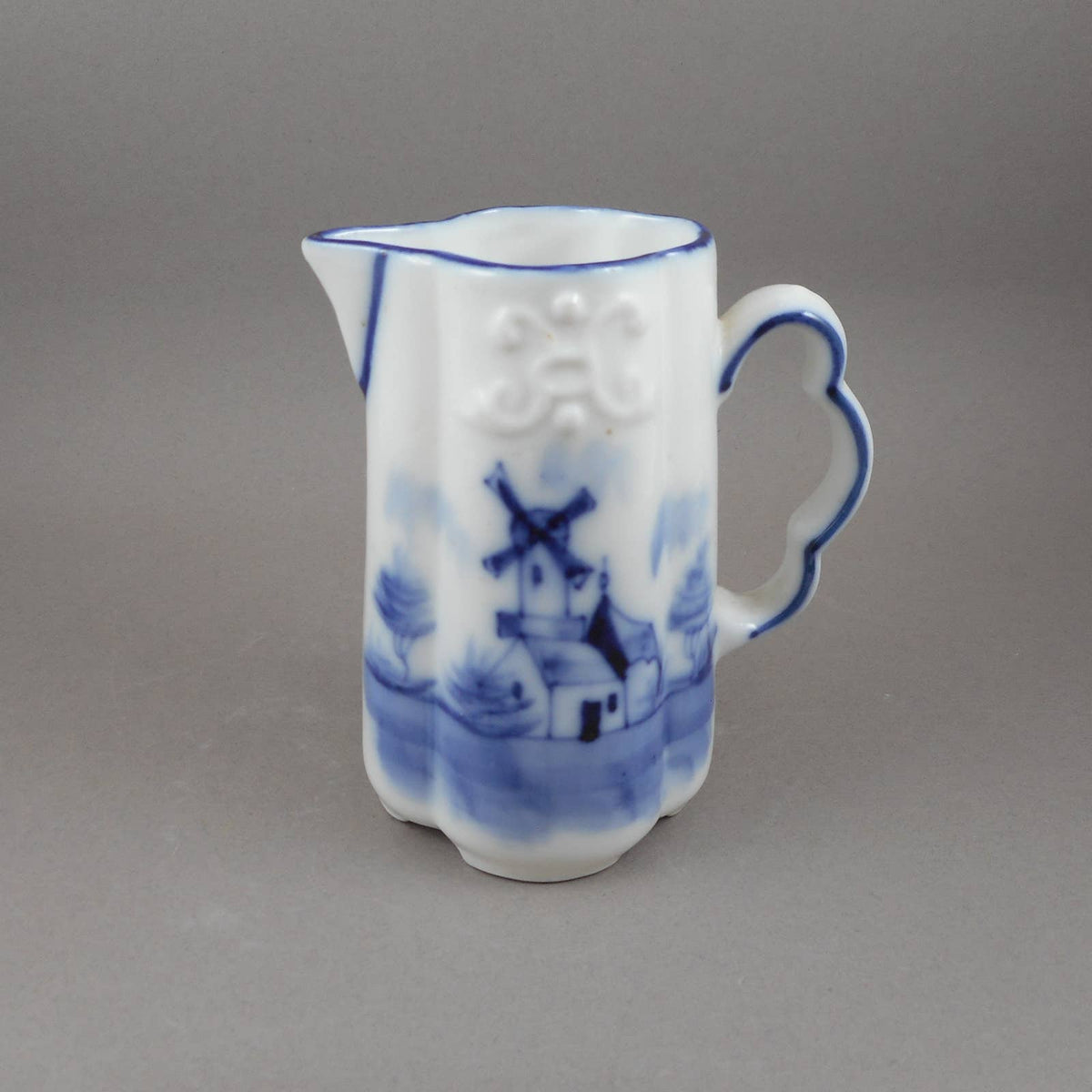Vintage Blue White Ceramic Delft Milk/Water Pitcher, 5 Juice Cups, Juicer  and Juice Pitcher Cobalt Blue Japan
