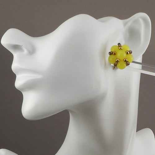 Vintage 1950s Screw Back Cluster Earrings - Flower Design, Yellow Plastic Beads