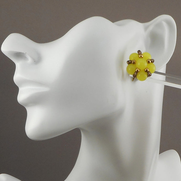 Vintage 1950s Screw Back Cluster Earrings - Flower Design, Yellow Plastic Beads