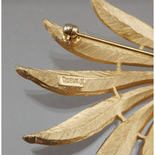 Load image into Gallery viewer, Excellent Large Vintage Crown Trifari Leaf Brooch - Brushed Gold Tone - Signed Designer Pin - Estate Collection Jewelry