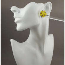 Load image into Gallery viewer, Vintage 1950s Screw Back Cluster Earrings - Flower Design, Yellow Plastic Beads