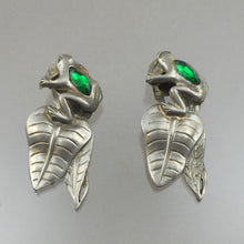 Load image into Gallery viewer, Pair of Vintage c 1940s / 1950s Frog Dress or Shoe Clips - Signed Kent Jewelry NYC - Silver Tone with Green Glass Stones