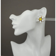 Load image into Gallery viewer, Vintage 1950s Glass Daisy Jewelry Set - Flower Design, Clip On Earrings and Brooch Pin - Yellow, White, Gold Tone - Mid Century Estate Costume Jewelry Collection