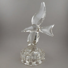 Load image into Gallery viewer, Vintage circa 1940 Cambridge Art Glass Seagull Bird Flower Frog Flying Bird Centerpiece