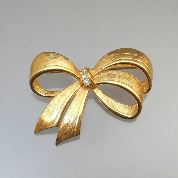 Pristine Vintage Avon Gold Tone Rhinestone Brooch Pin Ribbon Bow Signed Designer Estate Costume Jewelry