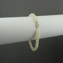 Load image into Gallery viewer, Vintage 1980s Genuine Button Pearl and 10K Gold Bracelet - 7 1/2&quot; Length