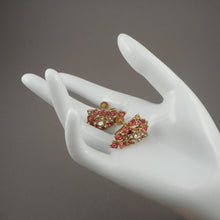 Load image into Gallery viewer, Vintage 1950s Pink Rhinestone Gold Tone Screw Back Earrings