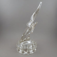 Load image into Gallery viewer, Vintage circa 1940 Cambridge Art Glass Seagull Bird Flower Frog Flying Bird Centerpiece