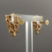 Load image into Gallery viewer, Vintage 1950s Pink Rhinestone Gold Tone Screw Back Earrings