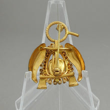 Load image into Gallery viewer, Excellent Vintage Penguin Brooch Lapel Pin - Green Glass Cabochon, Black Enamel, Gold Tone