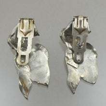 Load image into Gallery viewer, Pair of Vintage c 1940s / 1950s Frog Dress or Shoe Clips - Signed Kent Jewelry NYC - Silver Tone with Green Glass Stones