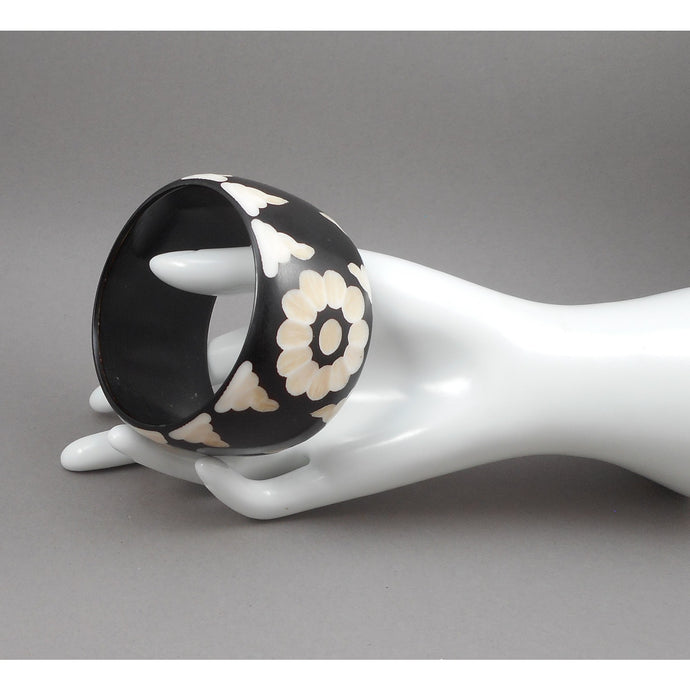 Vintage Carved Bakelite Bracelet - Black and White Daisy Flower Design - Large and Heavy Bangle  - Simichrome Tested - Circa 1930 / 1940