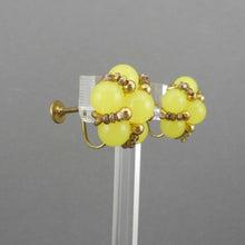 Load image into Gallery viewer, Vintage 1950s Screw Back Cluster Earrings - Flower Design, Yellow Plastic Beads
