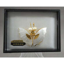 Load image into Gallery viewer, Perfect Vintage MOP Butterfly Brooch Lapel Pin - Genuine Pearls, Mother of Pearl, Gold Tone - Victor's, Tokyo - New in Presentation Box