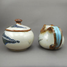 Load image into Gallery viewer, Vtg Ken Edwards Bird Design Creamer and Sugar Bowl Set - Artisan Pottery Mexico
