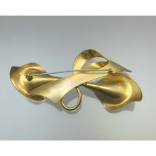 Load image into Gallery viewer, Vintage 1950s Mid Century Modernist Brooch Gold Tone Calla Lily Flower Pin