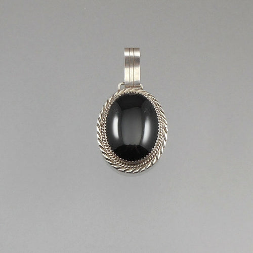 Vintage Navajo Artist Johnson Yazzie Signed Y Black Onyx Sterling Silver Pendant