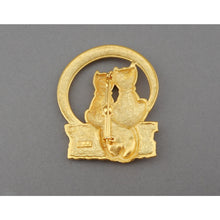 Load image into Gallery viewer, Vintage 1980s Jonette Jewelry Cat Couple Moon Brooch - Gold Tone, Signed JJ Designer Pin