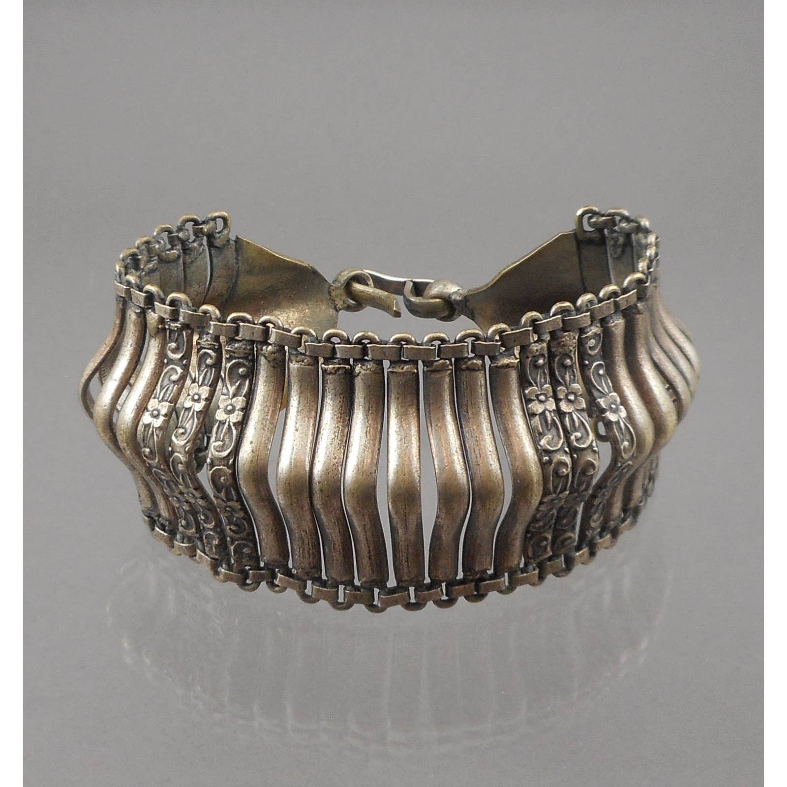 Old silver Berber bracelet from GUELMIM in Morocco. Antique tribal Moroccan  / Mauritanian MIZAM bangle