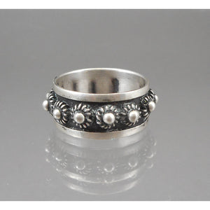Vintage Mid Century Mexican Artisan Crafted Band Ring - Sterling Silver Cannetille Flowers - Size 8 - Hand Made in Mexico - Fine Estate Jewelry Collection