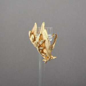 Vintage 1960s Sarah Coventry Clip On Leaf Earrings, Gold Tone, Signed Sarah Cov.