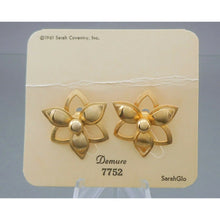 Load image into Gallery viewer, Vintage 1960s Sarah Coventry Clip On Earrings Gold Tone Flowers Demure SarahGlo