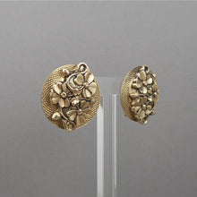 Load image into Gallery viewer, Vintage 1950s PAMAR Pamco Clip Earrings Button Style Gold Tone Flower Design
