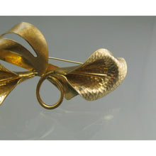 Load image into Gallery viewer, Vintage 1950s Mid Century Modernist Brooch Gold Tone Calla Lily Flower Pin