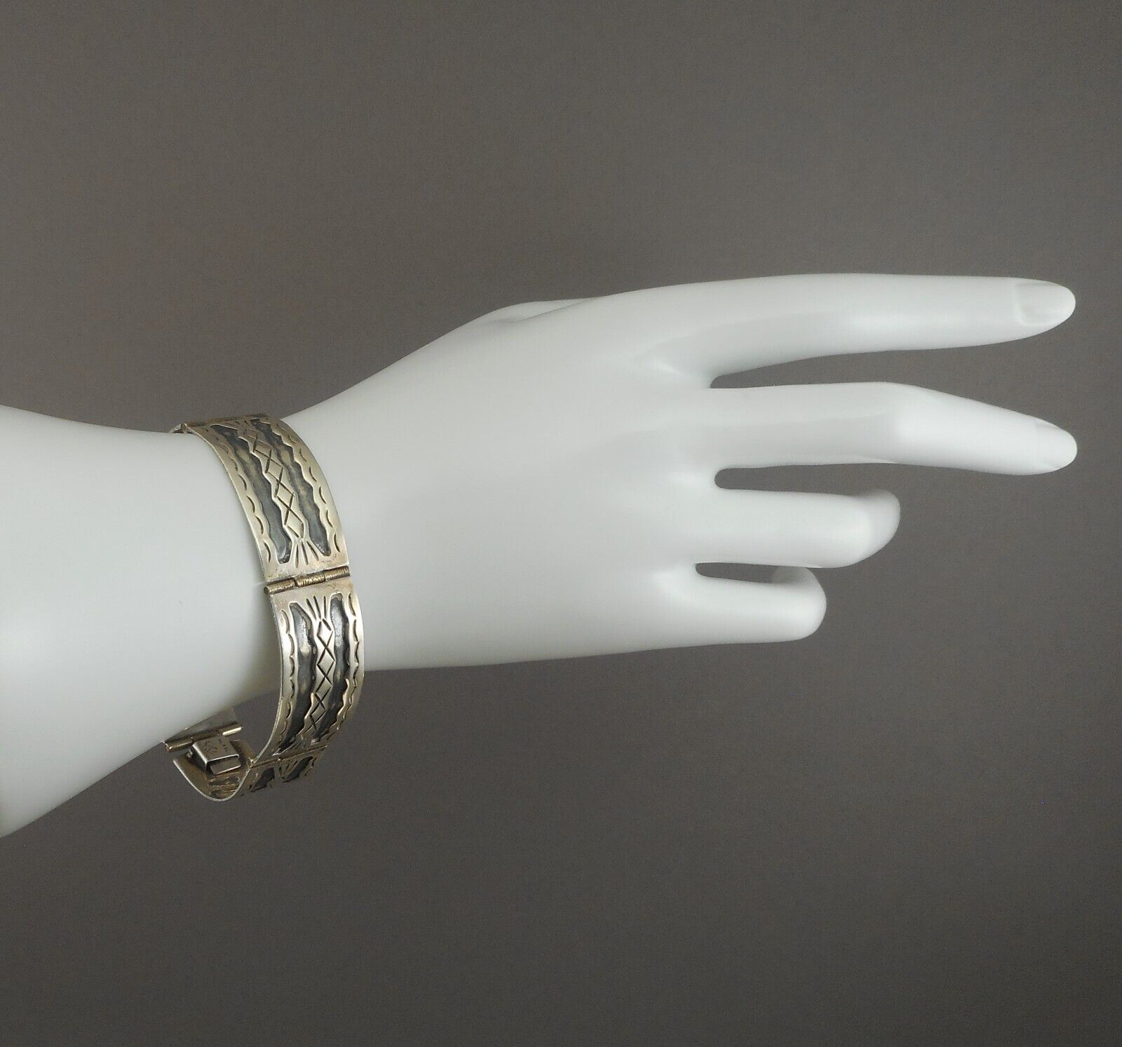 Vintage Taxco Mexico Artisan Bracelet Sterling Silver Hinge Link Bangl –  Lori Bilodeau Antiques
