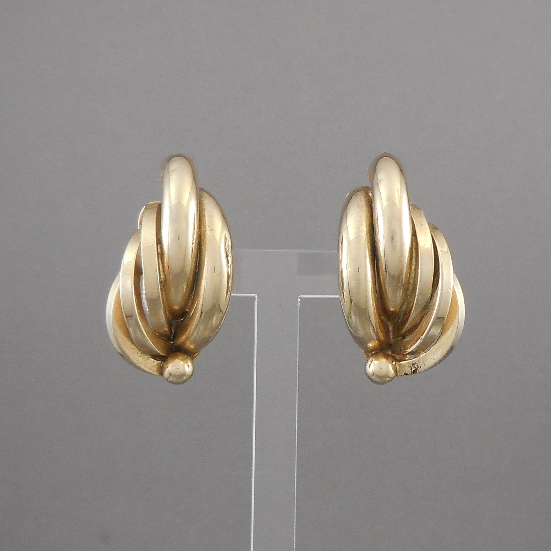 pre-owned key dangle earrings