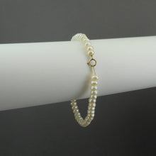 Load image into Gallery viewer, Vintage Cultured Button Pearl and 10K Gold Bracelet