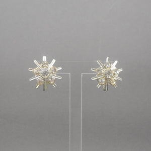 Vintage screw back snowflake earrings, signed NEMO. Circa 1950 with round rhinestones set in silver tone metal, for non pierced ears.   Each approximately 7/8" diameter  Excellent vintage pre-owned condition.  All rhinestones are in place and still bright and clear. FREE US Shipping