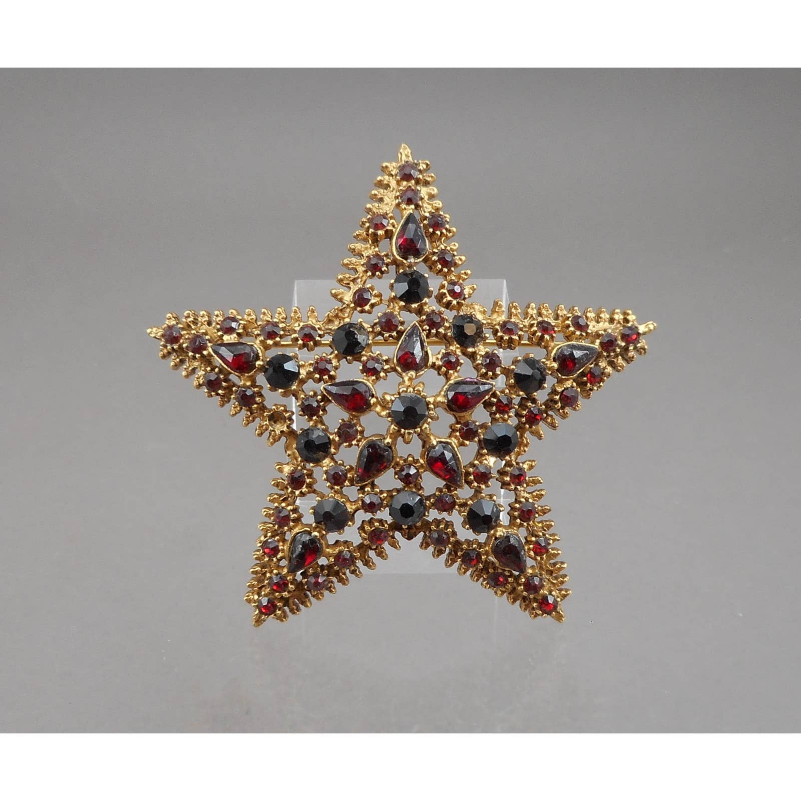 訳あり超特価の通販 Vintage Large Faux Gold - 1960 circa Brooch, Star Garnet その他